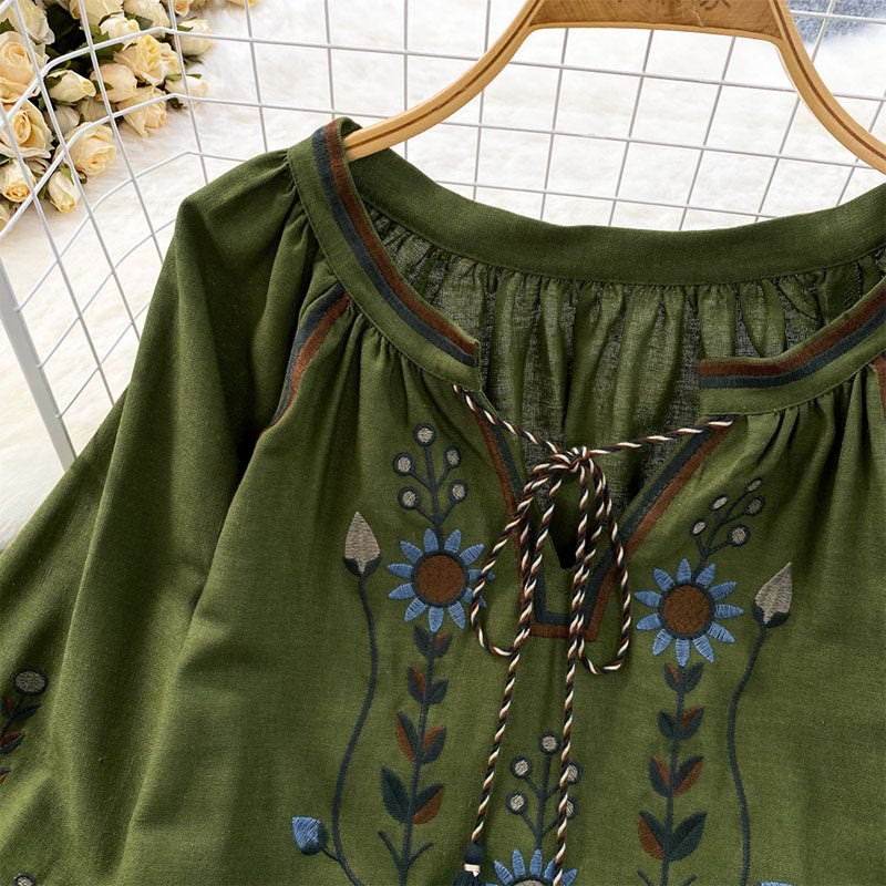 Camiseta de algodón y lino con cuello redondo para mujer, con bordado informal de flores y hojas de Buddha Stones  - image 4