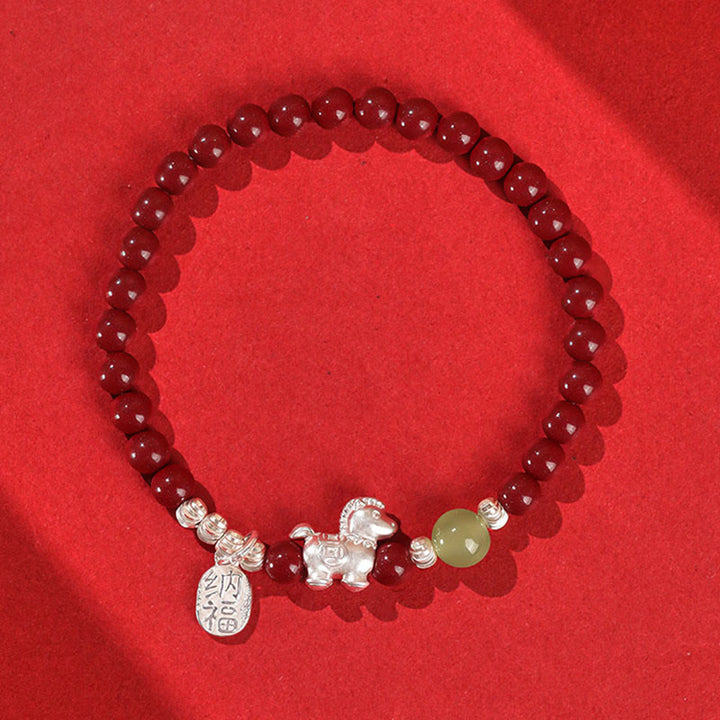 Pulsera de hilo rojo de plata de ley 999 con Buddha Stones y jade hetiano cinabrio del Año del Caballo. - Caballo de jade hetiano cinabrio de plata esterlina 999 (circunferencia de la muñeca: 14-15 cm) - image 1