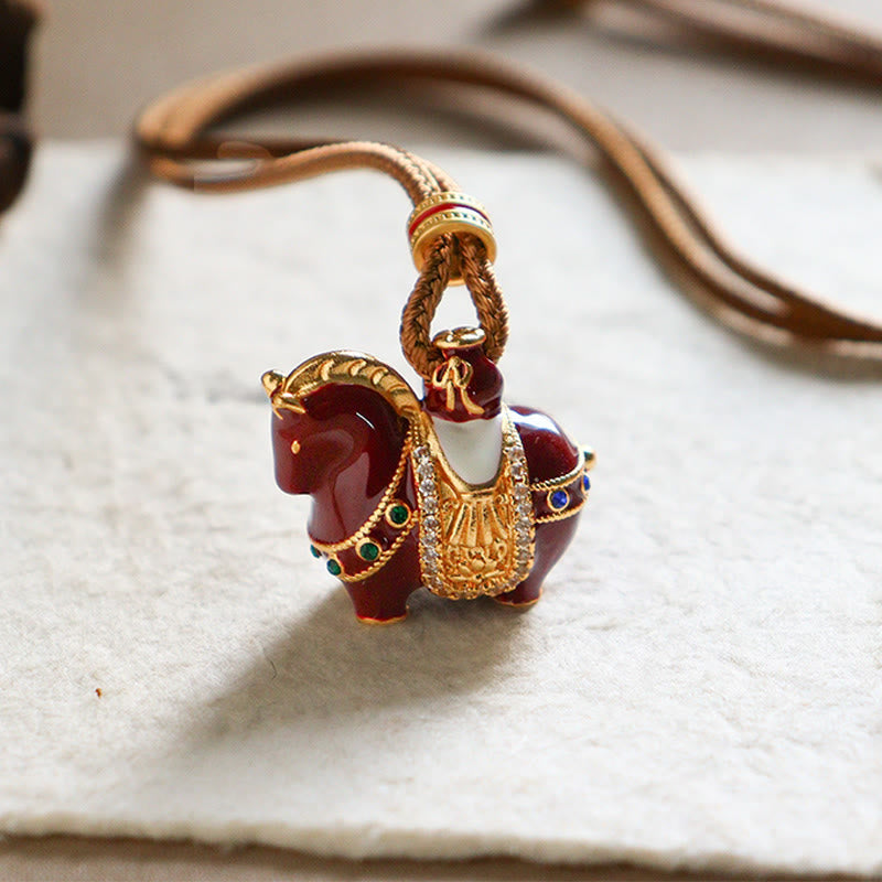 Colgante de cobre con Buddha Stones y equilibrio del Año del Caballo - Caballo de silla de montar esmaltado - image 0