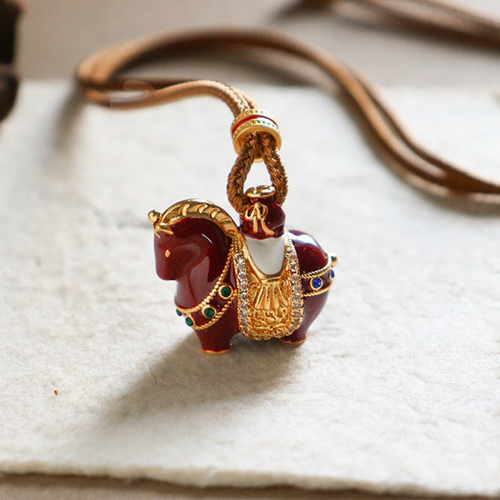 Colgante de cobre con Buddha Stones y equilibrio del Año del Caballo - Caballo de silla de montar esmaltado - image 0