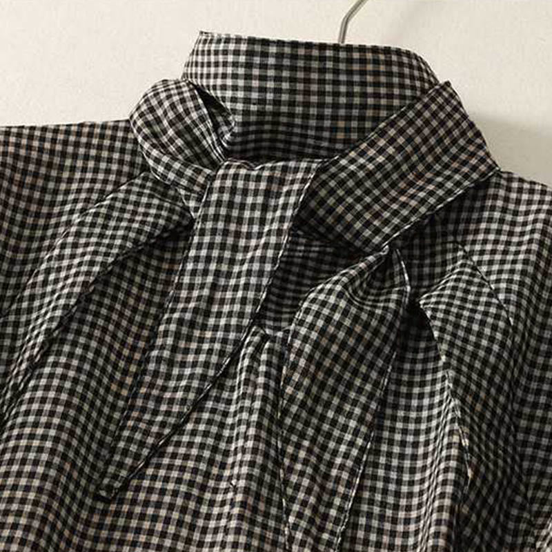 Vestido midi de manga larga con cuello alto, cordones y bolsillos, diseño a cuadros blancos y negros de Buddha Stones Fall - image 2