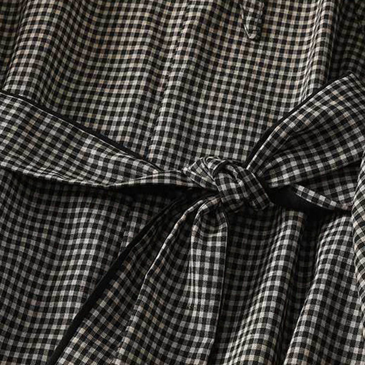 Vestido midi de manga larga con cuello alto, cordones y bolsillos, diseño a cuadros blancos y negros de Buddha Stones Fall - image 4