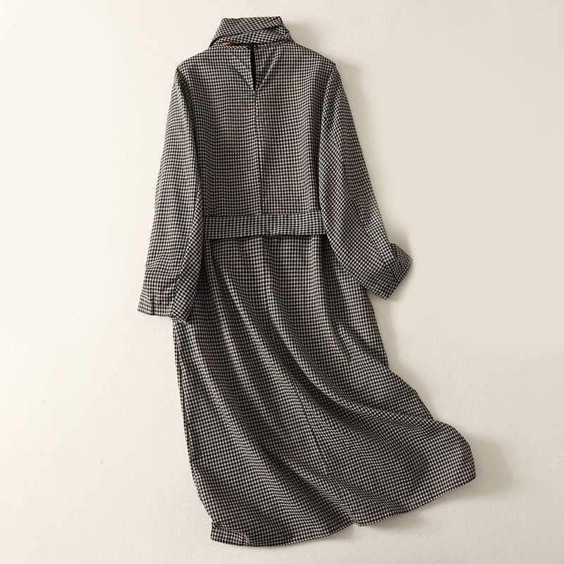 Vestido midi de manga larga con cuello alto, cordones y bolsillos, diseño a cuadros blancos y negros de Buddha Stones Fall - image 1