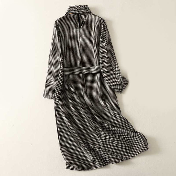 Vestido midi de manga larga con cuello alto, cordones y bolsillos, diseño a cuadros blancos y negros de Buddha Stones Fall - image 1