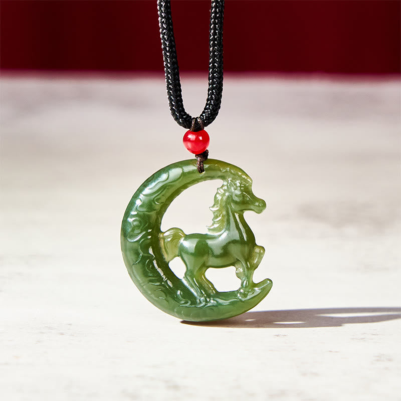 Colgante de jade tallado con Buddha Stones del año del caballo del zodiaco chino para la suerte y la prosperidad. - Jade (Abundancia ♥ Suerte) - 29*28*5 mm - image 0