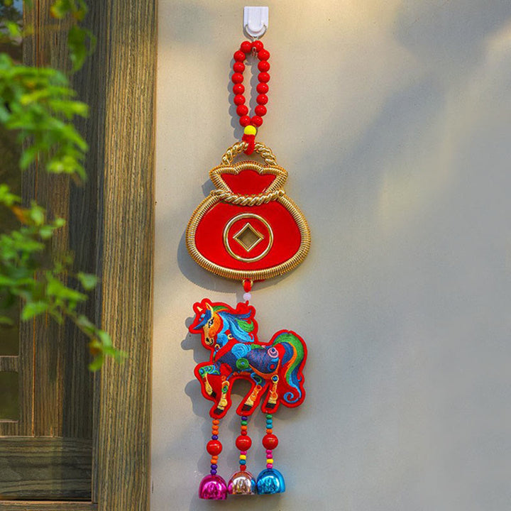 Buddha Stones, Año del Caballo, Bordado, Bolsa de Dinero, Calabaza, Monedas de Cobre, Campana, Amuleto, Decoración Colgante para el Éxito - Caballo rojo y bolsa de dinero (12 x 42 cm) - image 9