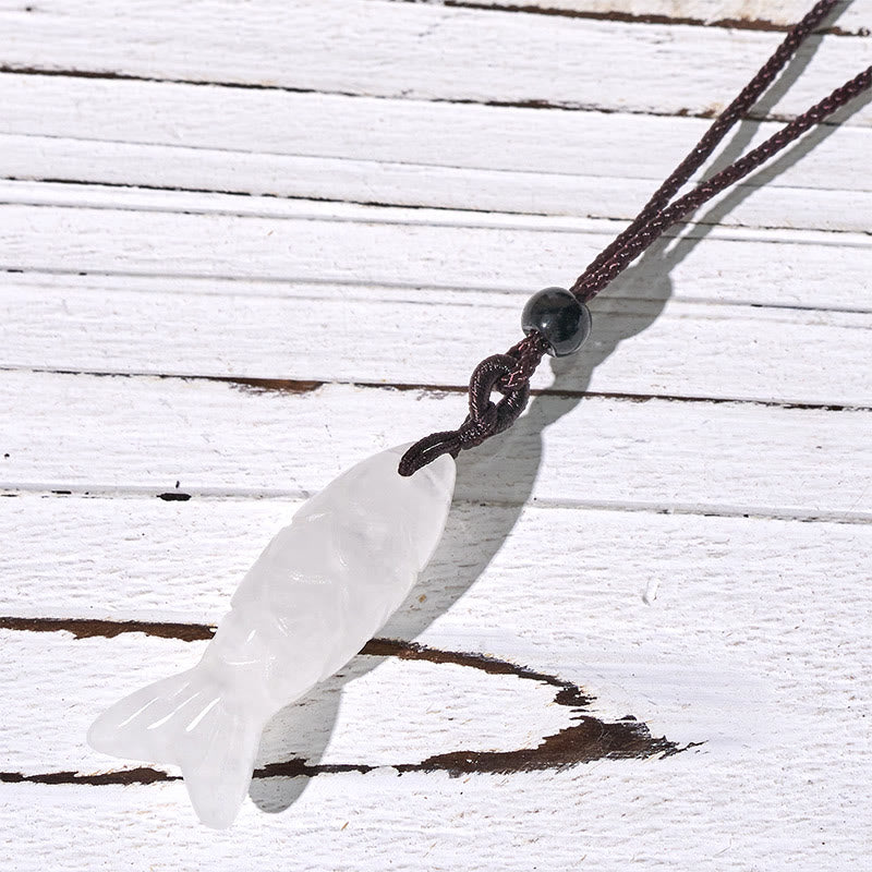 Collar con colgante de Buddha Stones tallada con pez koi, cristal rosa, ágata india, amatista, calidez y prosperidad. - Cristal blanco (tamaño del colgante: 15 x 40 mm) - image 48