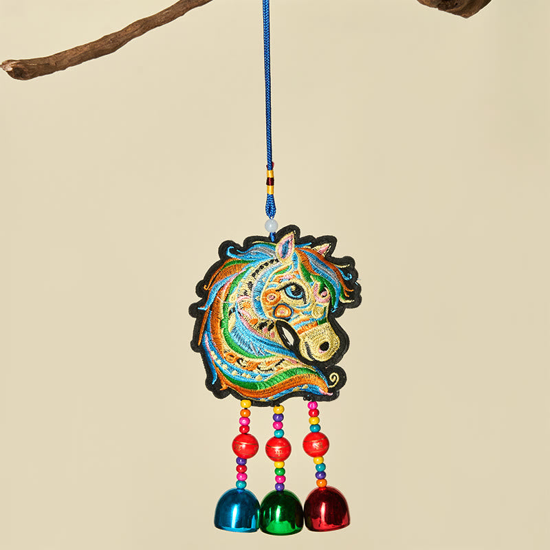 Adorno colgante con borlas y campana bordada con Buddha Stones del Año del Caballo - image 1