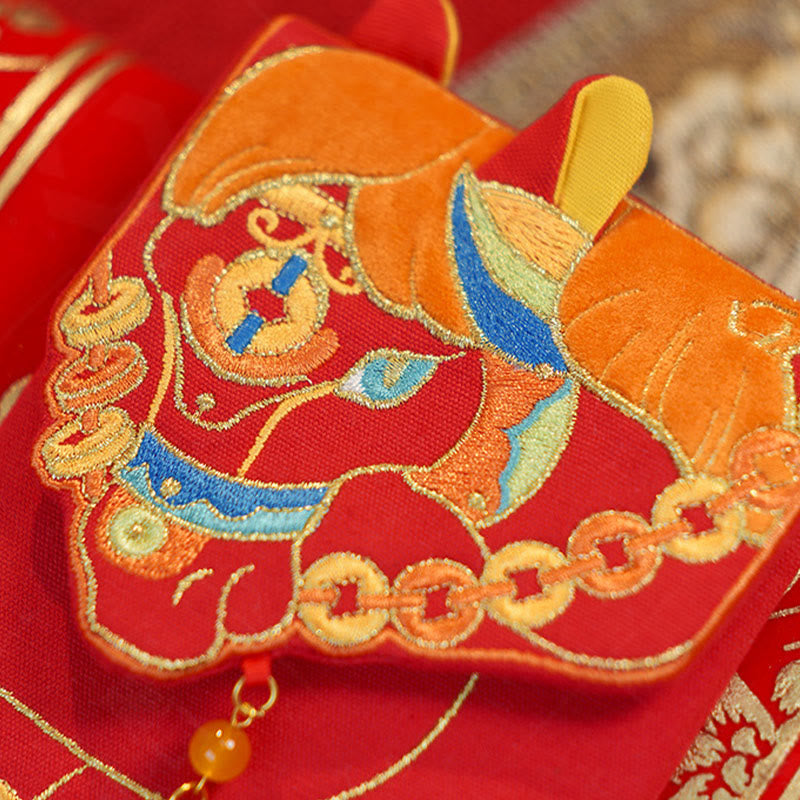 Bordado de Buddha Stones para el Año del Caballo 2026, sobre rojo chino con borlas - image 2