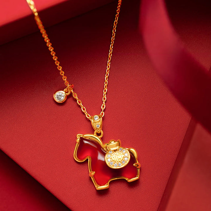 Collar con colgante de confianza con Buddha Stones, ágata roja y carácter Fu del Año del Caballo - Caballo de ágata roja - image 0