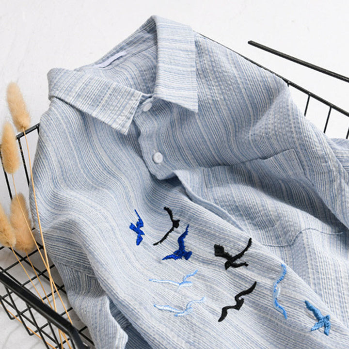 Buddha Stones Camisa de algodón de manga larga para hombre con estampado de rayas de pájaro bordado y bolsillo - image 3