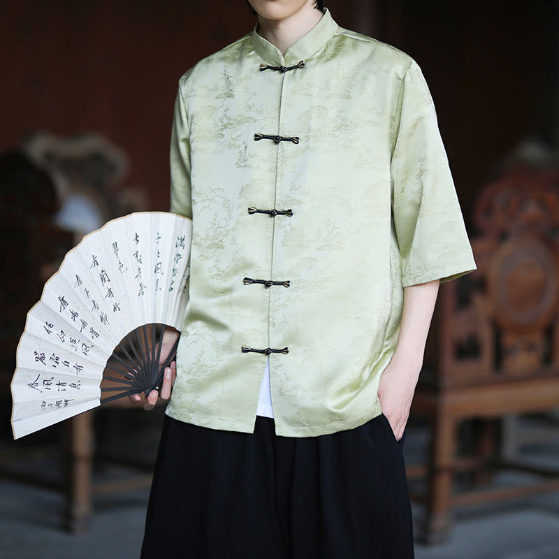 Buddha Stones Camisa de hombre de media manga con diseño de botones de rana y estampado de montaña y pino de verano - Verde pálido - US/UK/AU46, EU56 (5XL) - image 0