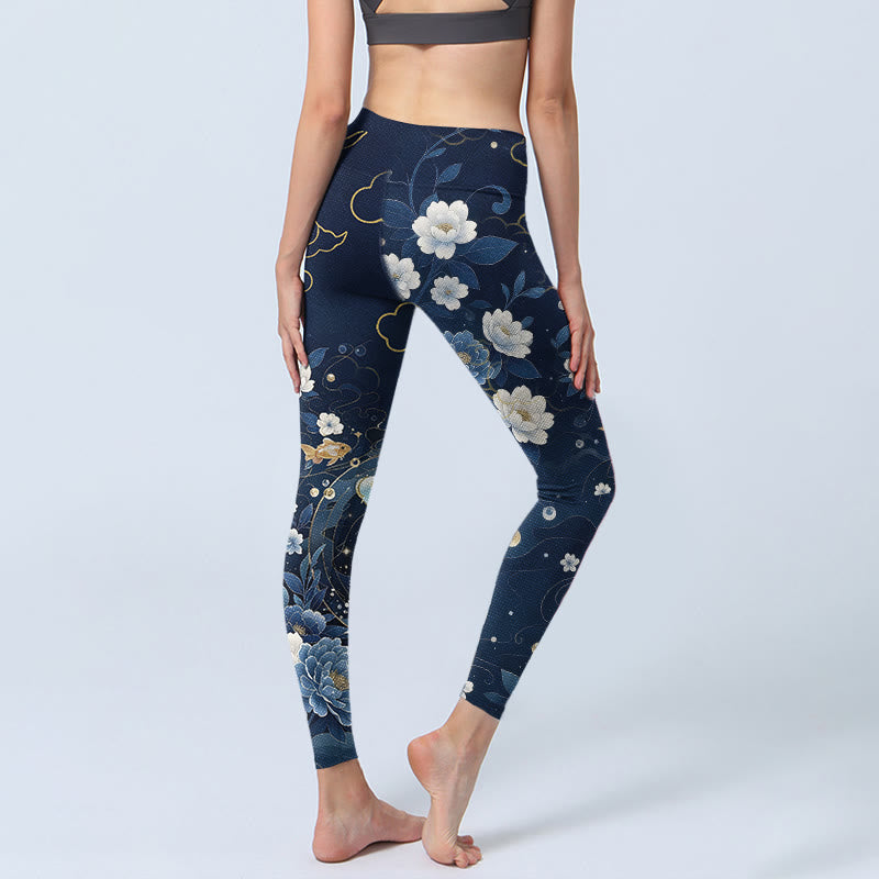 Buddha Stones Leggings de yoga para mujer con estampado de peces koi y flores de peonía en azul y blanco - image 4