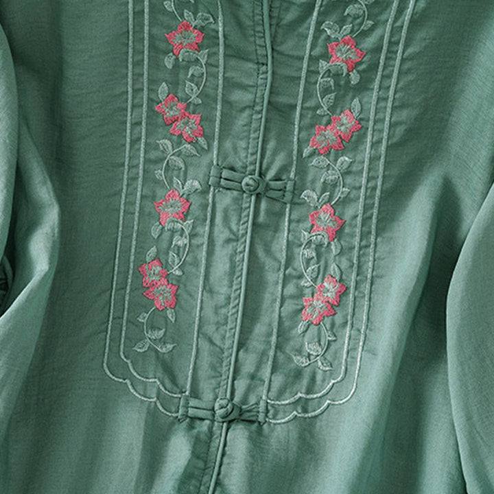 Camisa de mujer con cuello alto, botones de rana y flores bordadas, puños elásticos y manga tres cuartos con diseño de Buddha Stones - image 4