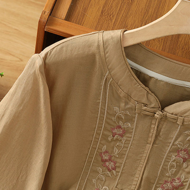 Camisa de mujer con cuello alto, botones de rana y flores bordadas, puños elásticos y manga tres cuartos con diseño de Buddha Stones - image 9