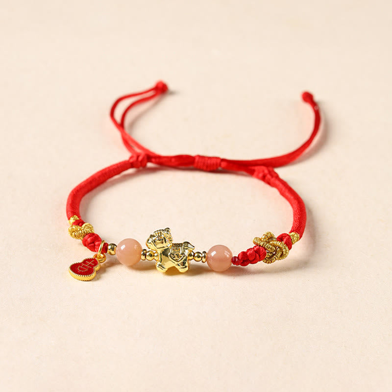 Buddha Stones Pulsera de la suerte con hilo rojo, ágata blanca y piedra solar de cobre del Año del Caballo - Piedra solar de cobre (circunferencia de la muñeca: 13-24 cm) - image 0