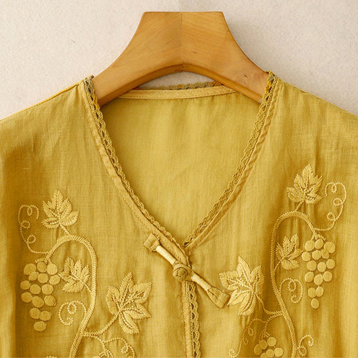 Buddha Stones Camisa de algodón para mujer con manga tres cuartos, diseño de encaje y estampado de uvas bordadas y botones de rana - image 10
