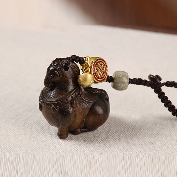 Buddha Stones Llavero de equilibrio de sándalo rojo con hojas pequeñas y personajes Fu del Año del Caballo - image 13