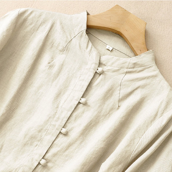 Buddha Stones Camisa de algodón de verano para mujer, de manga corta, con cuello alto, abertura lateral y botones de rana - image 2