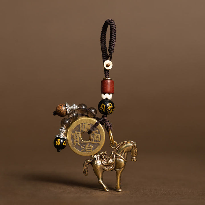 Buddha Stones Llavero con la protección del Om Mani Padme Hum, monedas de cobre y latón de los cinco emperadores del Año del Caballo - Caballo Om Mani Padme Hum (Tamaño: 36*31 mm) - image 1