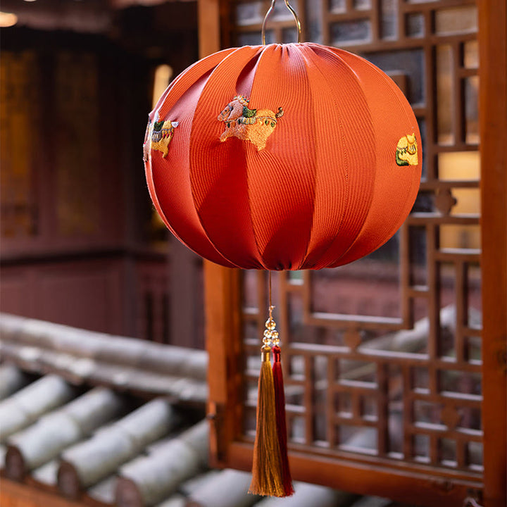 Buddha Stones Decoración colgante con bordado de fuerza del personaje Fu del Año del Caballo Rojo - image 3