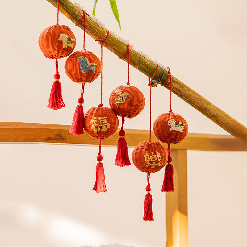 Buddha Stones Decoración colgante con bordado de fuerza del personaje Fu del Año del Caballo Rojo - image 14