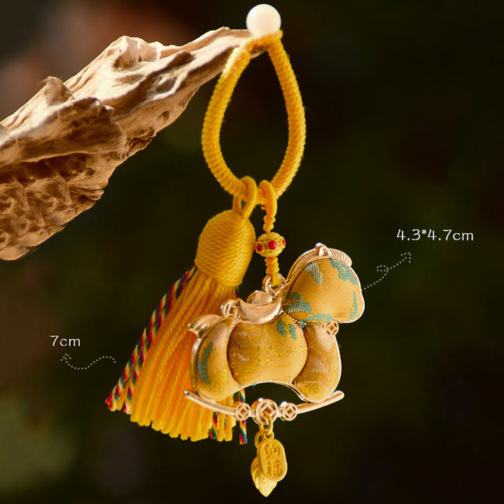 Buddha Stones Llavero de hilo rojo bordado del Año del Caballo - Caballo amarillo (tamaño: 43 x 47 mm) - image 2