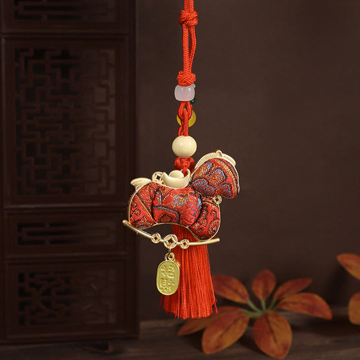 Buddha Stones Decoración colgante con bordado de hilo rojo del Año del Caballo - Caballo rojo de cuerda larga - image 0