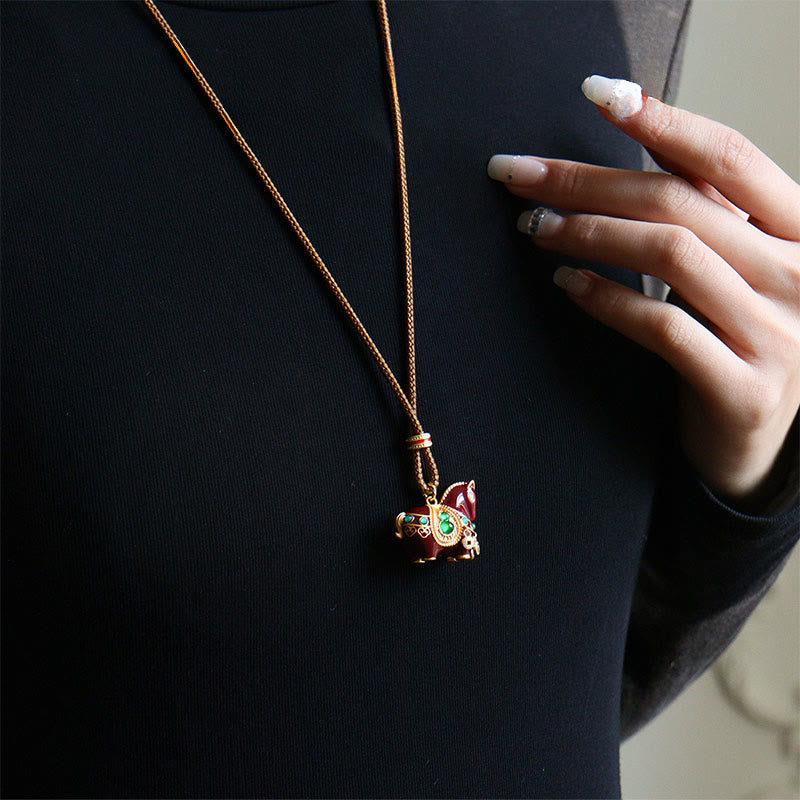 Buddha Stones Colgante de collar de equilibrio de cobre y latón del Año del Caballo - image 1