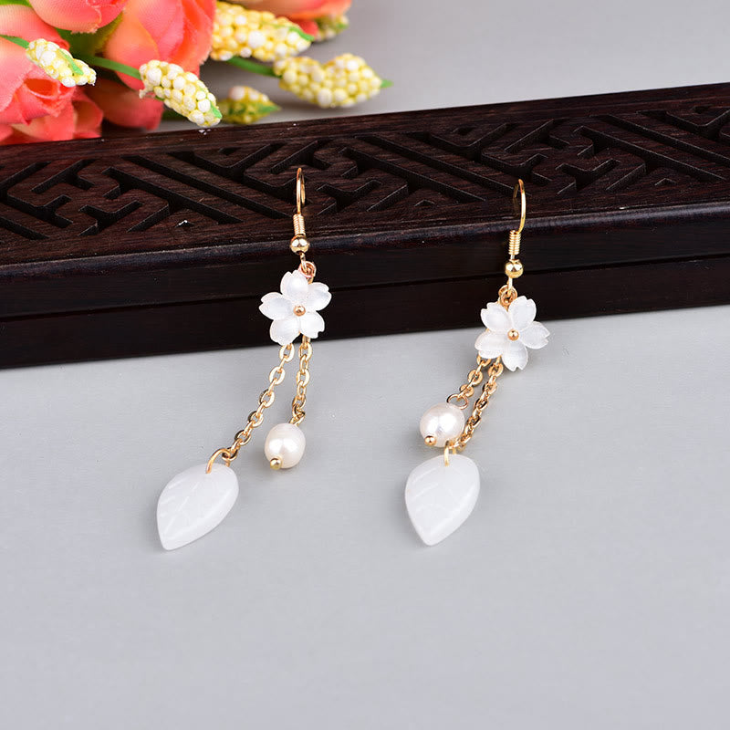 Buddha Stones Pendientes colgantes con hojas y flores de color blanco perla que representan la felicidad - image 1