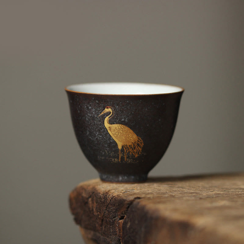 Buddha Stones Taza de té de cerámica pequeña con forma de grulla dorada pintada a mano, 40 ml - Grúa de pie 6 cm x 4,8 cm x 40 ml - image 1