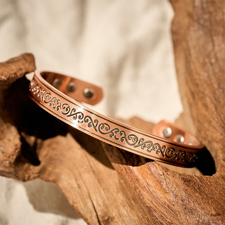 Buddha Stones Brazalete abierto de equilibrio de cobre con estampado grabado - image 1