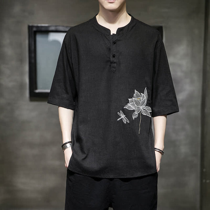 Buddha Stones Camiseta de manga corta para hombre con estampado de libélula de loto bordada de verano y botones de rana china - Negro - US/UK/AU46, EU56 (5XL) - image 0