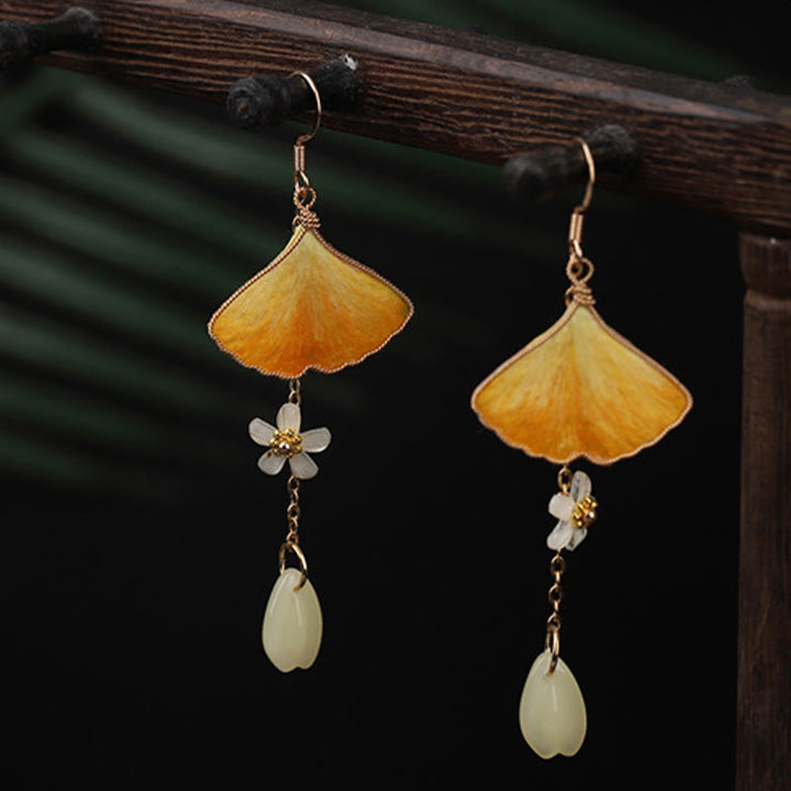 Buddha Stones Pendientes colgantes de la buena fortuna con gancho de cobre y hojas de ginkgo amarillo, hechos a mano y de seda. - image 2