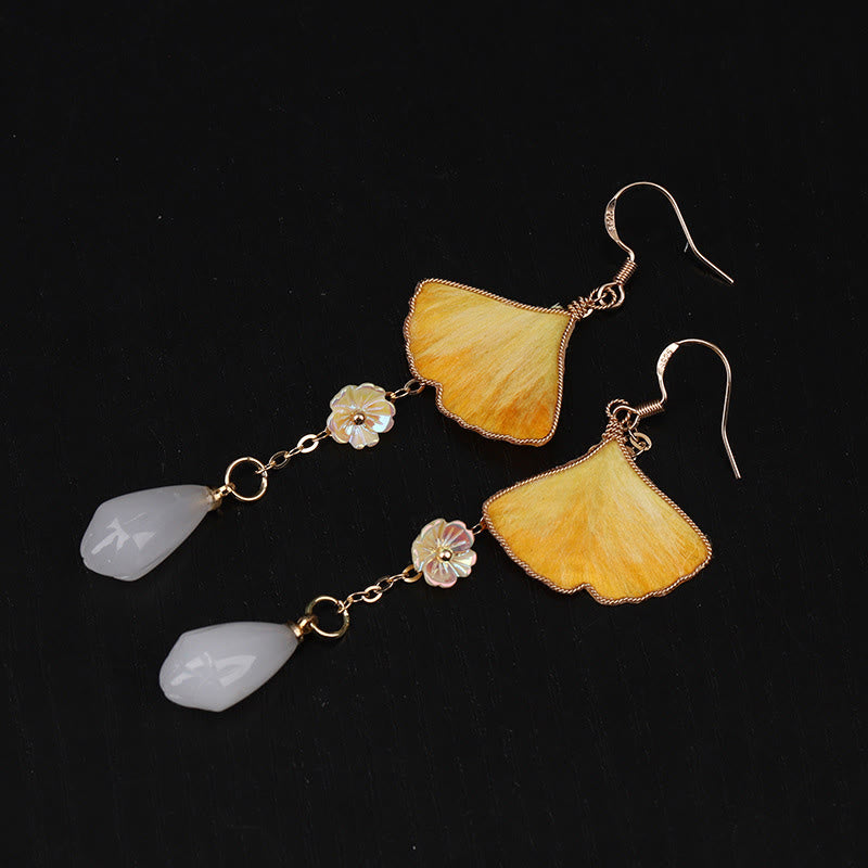Buddha Stones Pendientes colgantes de la buena fortuna con gancho de cobre y hojas de ginkgo amarillo, hechos a mano y de seda. - Hoja de ginkgo y cuentas blancas (tamaño: aproximadamente 7,5 x 2,8 cm) - image 9