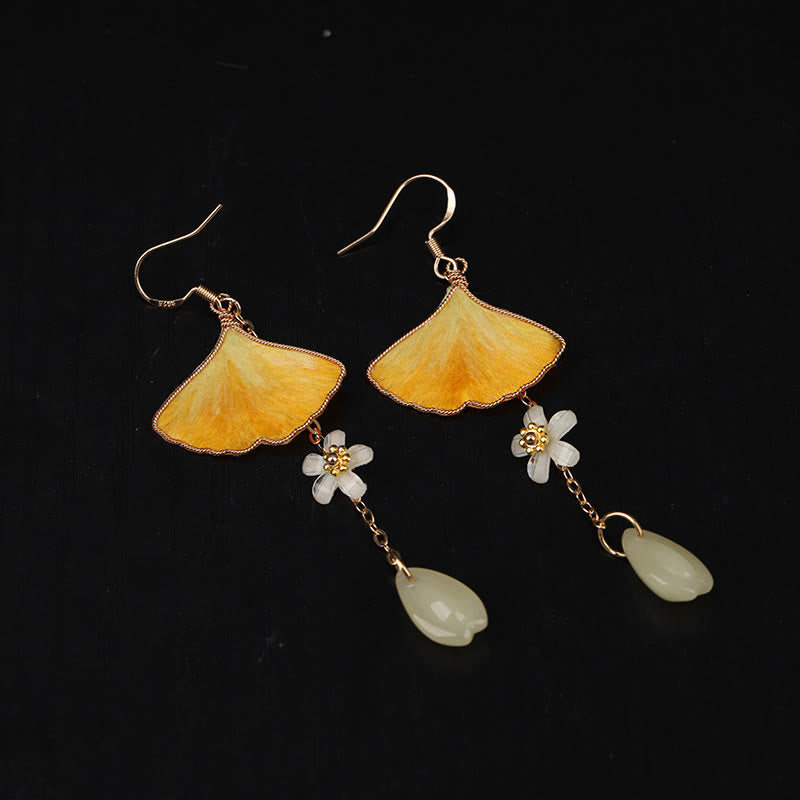 Buddha Stones Pendientes colgantes de la buena fortuna con gancho de cobre y hojas de ginkgo amarillo, hechos a mano y de seda. - image 1