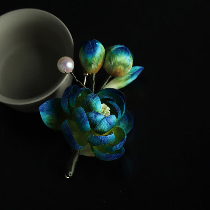 Buddha Stones Broche de protección con camelia de terciopelo de seda hecho a mano - image 1