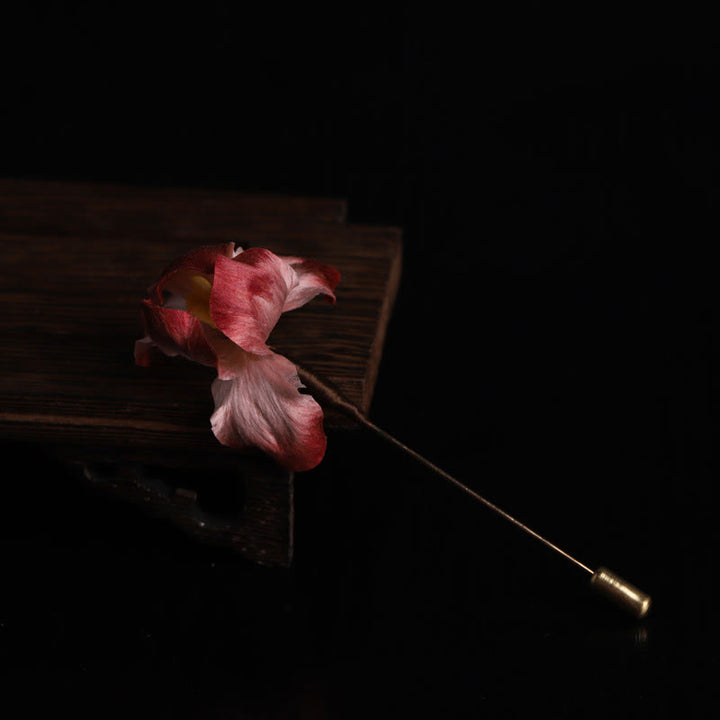 Buddha Stones Broche de seda hecho a mano con diseño de iris rojo oscuro y terciopelo, con la bendición de la buena fortuna. - image 7