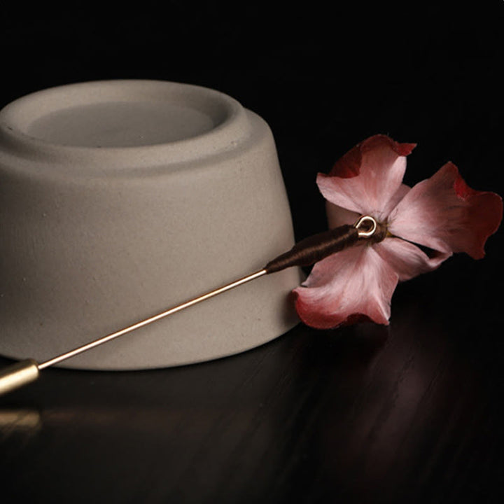 Buddha Stones Broche de seda hecho a mano con diseño de iris rojo oscuro y terciopelo, con la bendición de la buena fortuna. - image 10