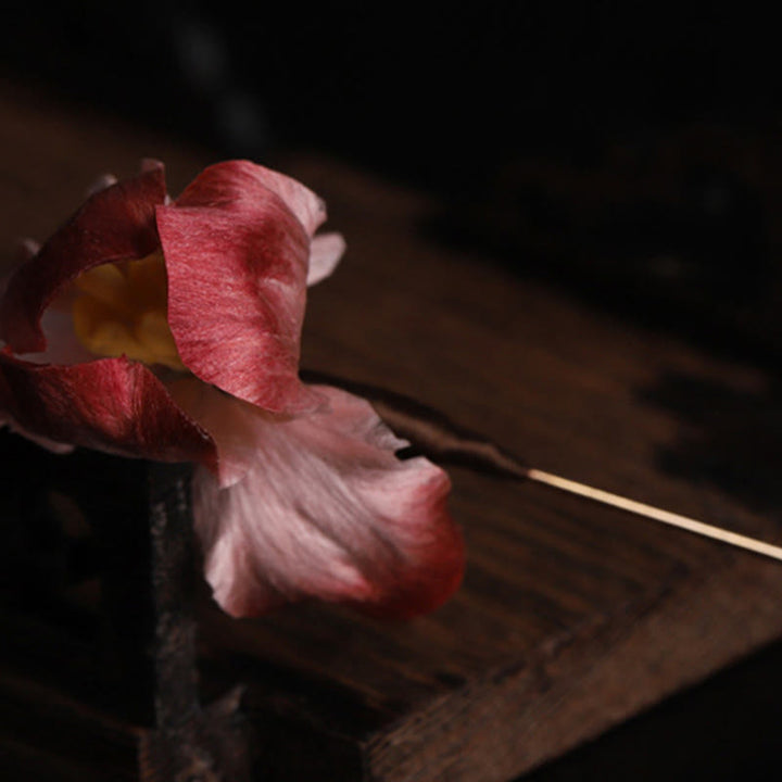 Buddha Stones Broche de seda hecho a mano con diseño de iris rojo oscuro y terciopelo, con la bendición de la buena fortuna. - image 8