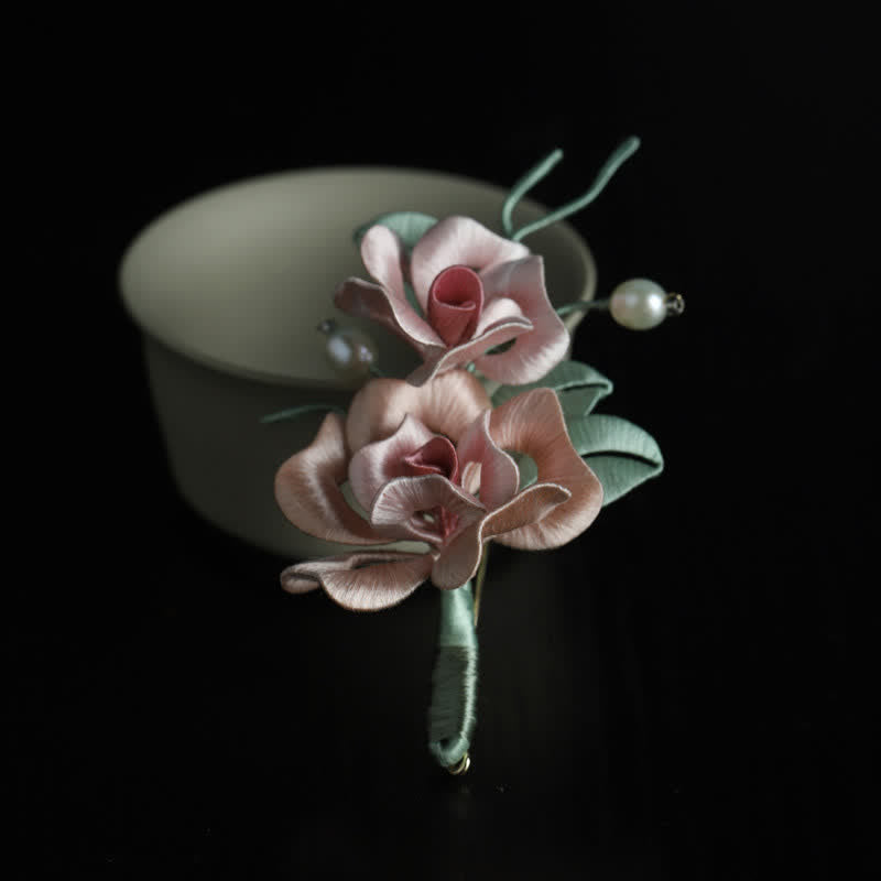 Buddha Stones Broche de armonía con rosas gemelas, hecho a mano con arte de seda - image 0