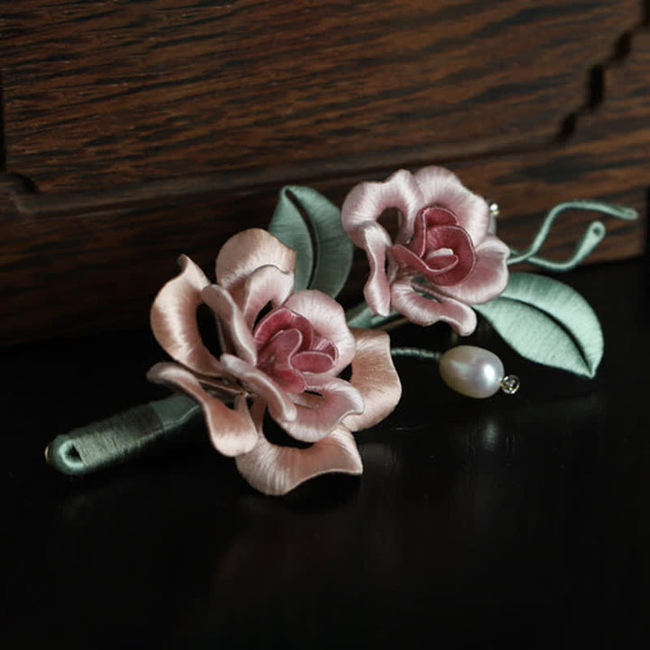 Buddha Stones Broche de armonía con rosas gemelas, hecho a mano con arte de seda - Rosa gemela (largo: unos 7-9 cm) - image 1