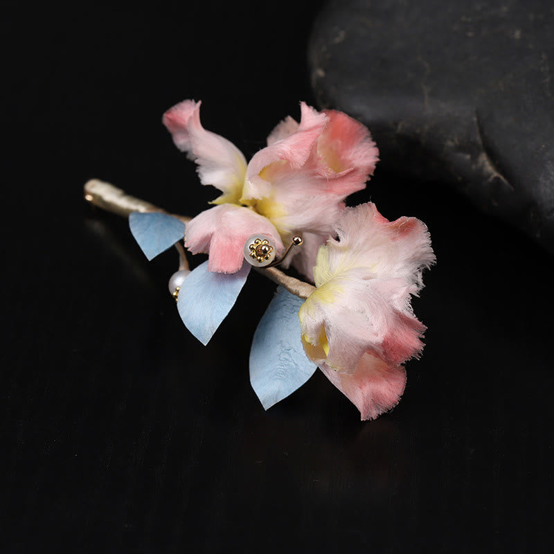 Buddha Stones Broche protector de flor de iris rosa hecho a mano con arte de seda - image 1