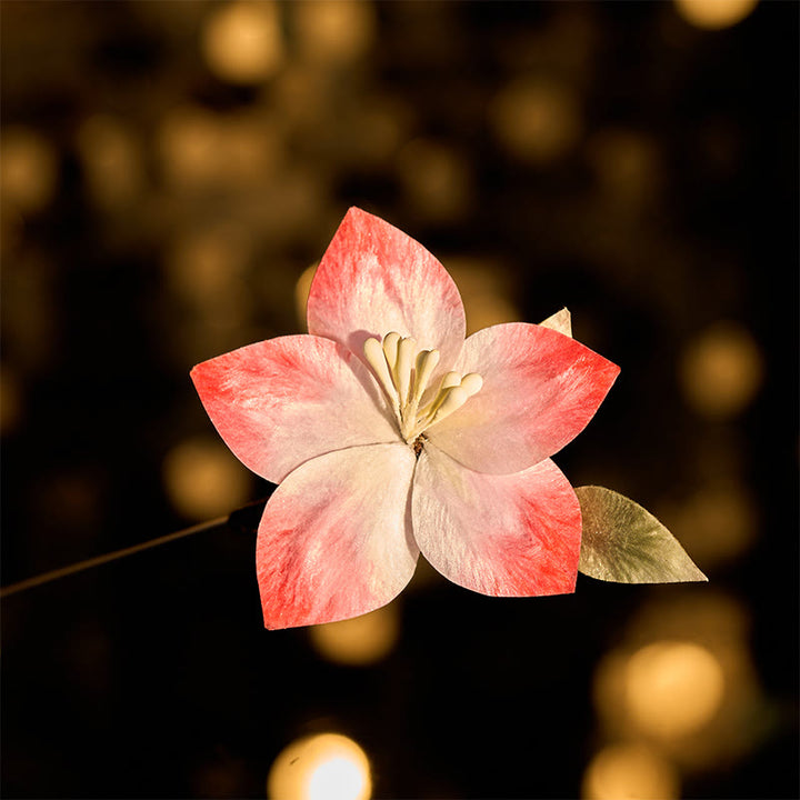 Buddha Stones Broche de cinco pétalos rojo con flor de terciopelo de seda artesanal - Flor de cinco pétalos de unos 7 cm. - image 0
