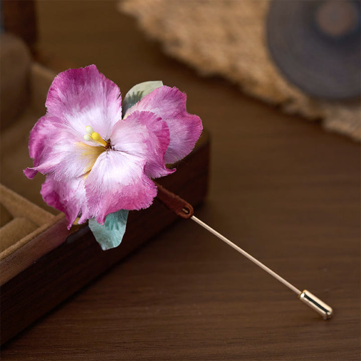 Buddha Stones Broche de flor de iris de terciopelo con arte de seda hecho a mano - image 1