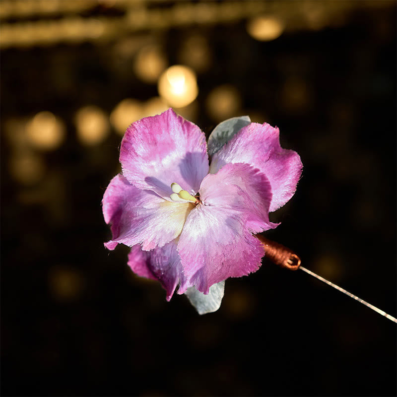 Buddha Stones Broche de flor de iris de terciopelo con arte de seda hecho a mano - Flor de iris de unos 7 cm - image 0