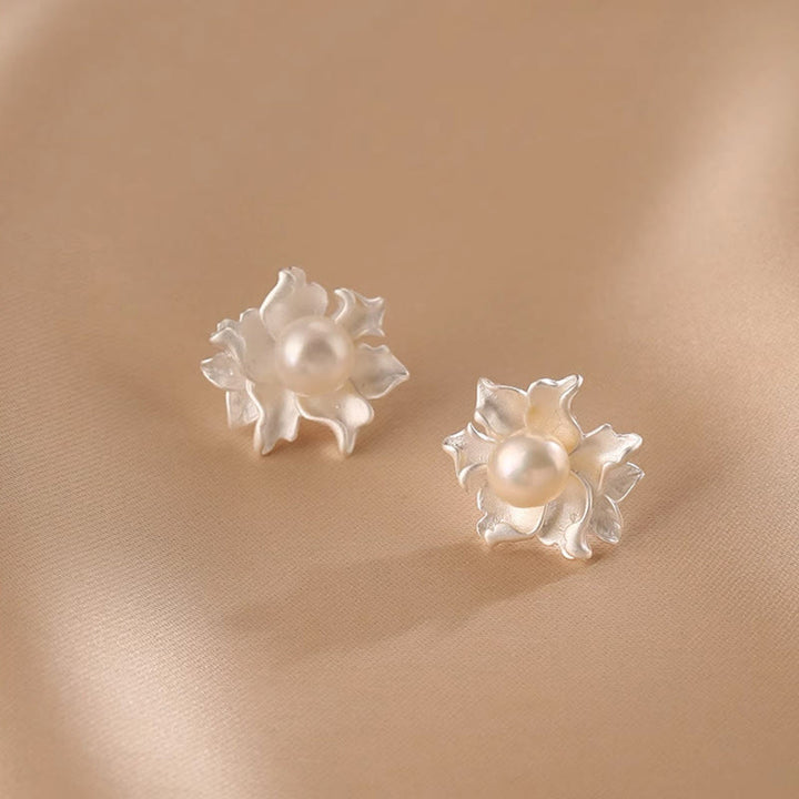 Buddha Stones Pendientes de perlas naturales con forma de flor de cobre y sanación - image 1