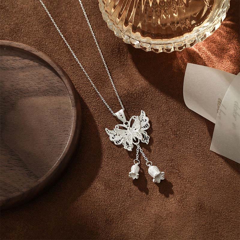 Buddha Stones Colgante de plata de ley 999 con mariposa y lirio del valle, símbolo de la libertad. - image 2