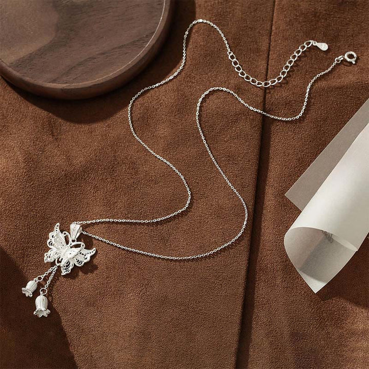 Buddha Stones Colgante de plata de ley 999 con mariposa y lirio del valle, símbolo de la libertad. - image 3