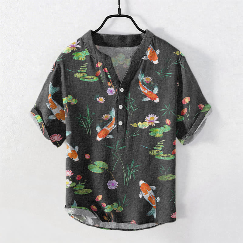 Buddha Stones Camisa de manga corta con medio botón para hombre, de algodón, con estampado de peces koi y loto. - Gris oscuro - US/UK/AU50, EU60 (5XL) - image 0